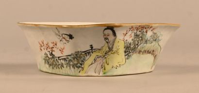 Coupelle en porcelaine chinoise, marque apocryphe,...