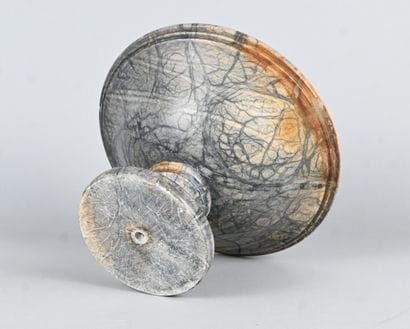 Veined marble bowl on foot - Belgium - Early...