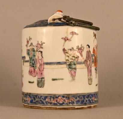 Théière cylindrique en porcelaine Famille...