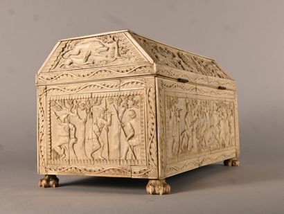Carved bone box with hunting scenes, Germany,...