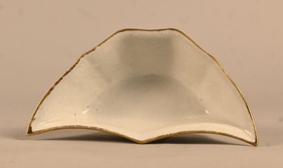Coupelle en porcelaine chinoise, marque apocryphe,...