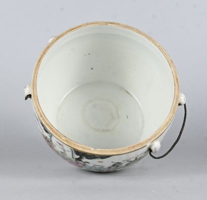 Famille Rose porcelain covered container...