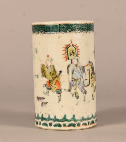 Pot à pinceaux en porcelaine à décor polychrome,...