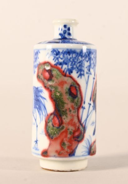 Blue and white porcelain snuff bottle decorated...