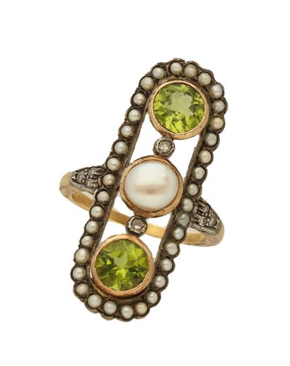 Belle Époque peridot, pearl and diamond ring
Set...