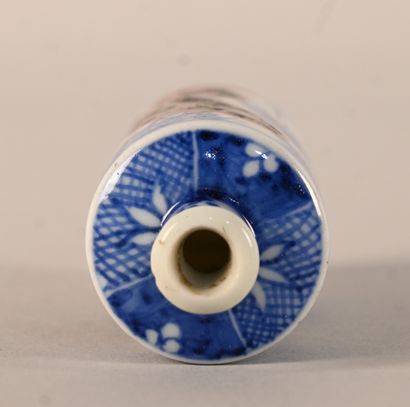Blue and white porcelain snuff bottle decorated...