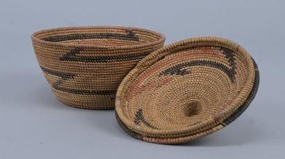 Small Tutsi agaseke in braided raffia - Rwanda...