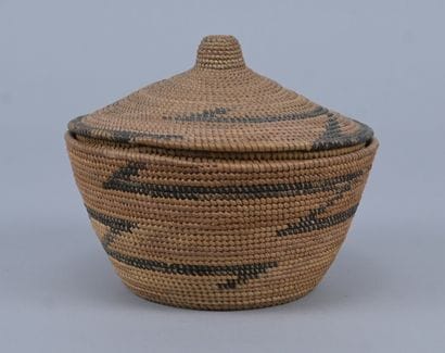 Small Tutsi agaseke in braided raffia - Rwanda...
