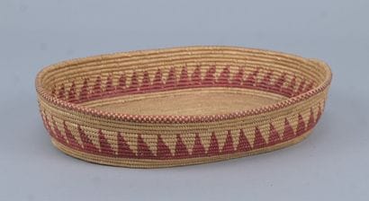 Oval Tutsi tray in woven plant fibers - Rwanda...