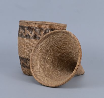 Tutsi agaseke with geometric decoration -...