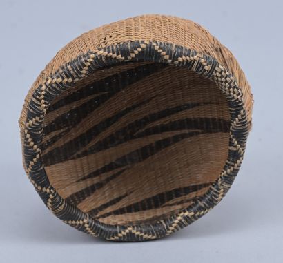Small Tutsi bowl in fine wickerwork - Rwanda,...