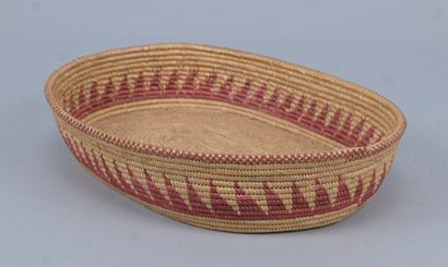 Oval Tutsi tray in woven plant fibers - Rwanda...