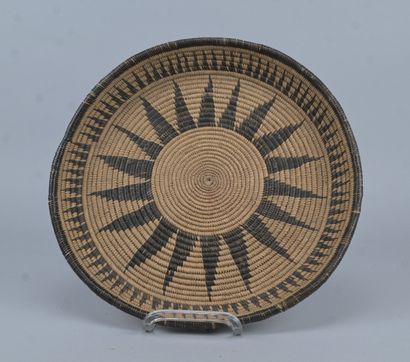 Large Tutsi woven presentation dish - Rwanda...