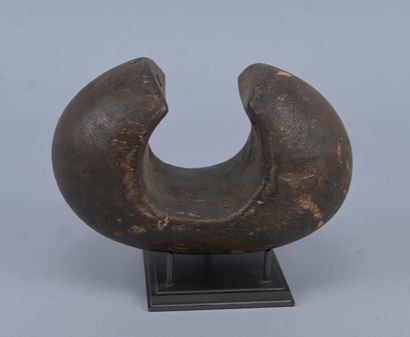 Tutsi archer's bracelet in carved wood -...