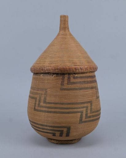 Tutsi agaseke with labyrinthine decoration...