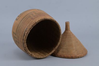 Tutsi agaseke with labyrinthine decoration...