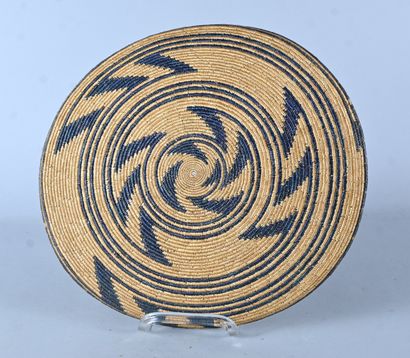Large Rwanda Tutsi tray - wickerwork in braided...