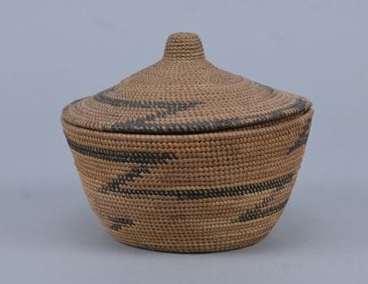 Small Tutsi agaseke in braided raffia - Rwanda...