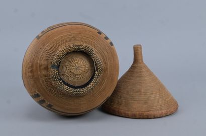 Tutsi agaseke with labyrinthine decoration...