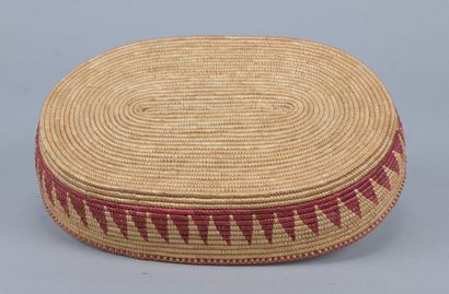 Oval Tutsi tray in woven plant fibers - Rwanda...