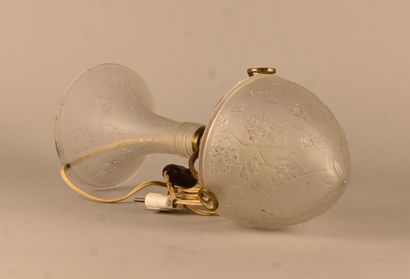 Lampe de table Art nouveau en verre moulé...