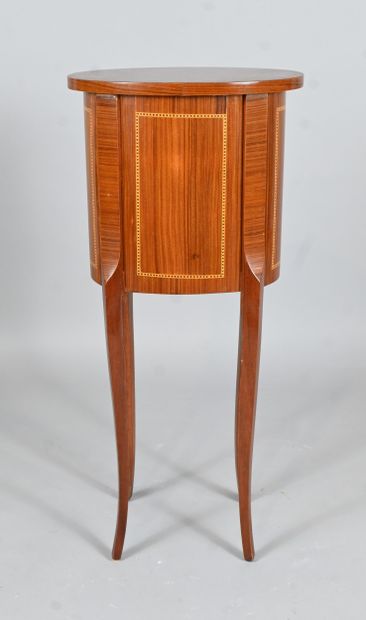 Petite table chiffonnière de style Louis...
