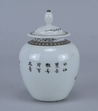 Pot couvert en porcelaine de Chine, XXe siècle
Petit...
