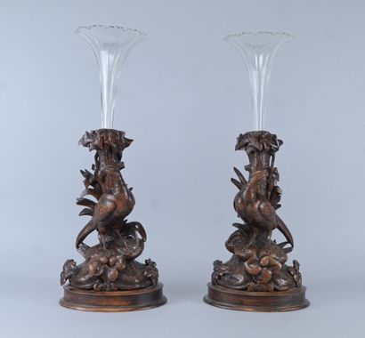 Paire de vases cornets en verre dans le goût...