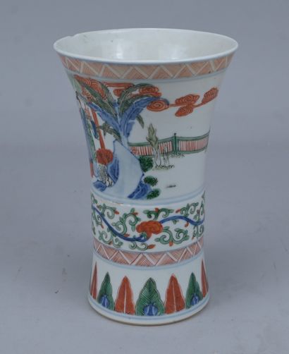 Vase en porcelaine de Chine de style Doucai,...