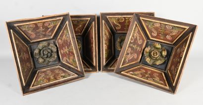 Suite de quatre caissons de plafond peints...