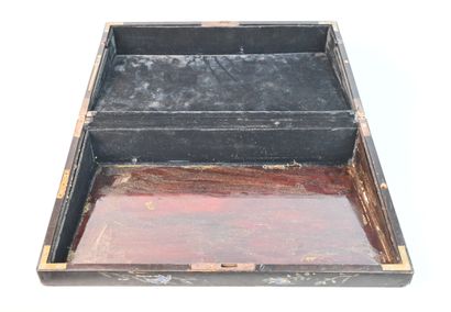 Coffret de lettré japonais en bois laqué...