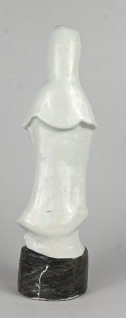 Grande figure chinoise de Guanyin en porcelaine...