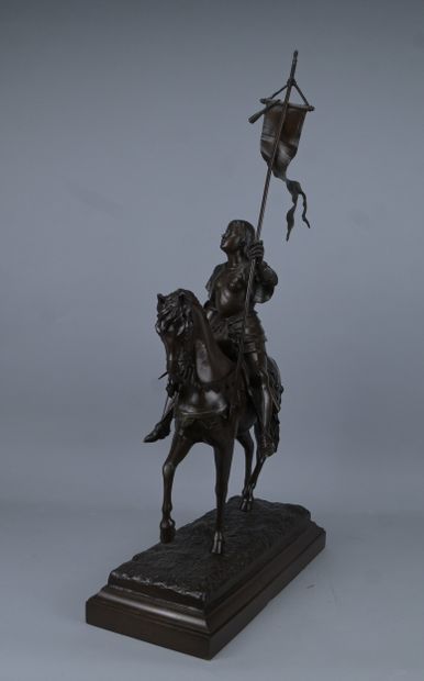 Jeanne d’Arc à cheval portant l’étendard,...