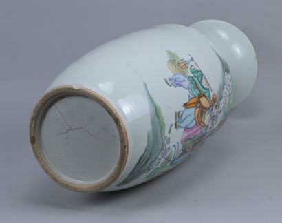 Grand vase chinois en porcelaine à décor...