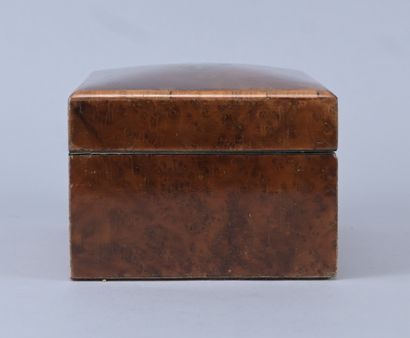 Coffret en marqueterie de bois noyer, style...