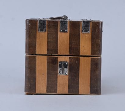 Coffret à parfum en placage de bois avec...