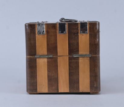 Coffret à parfum en placage de bois avec...