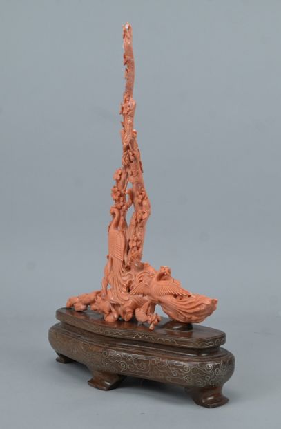 Chinese coral sculpture depicting phoenixes...