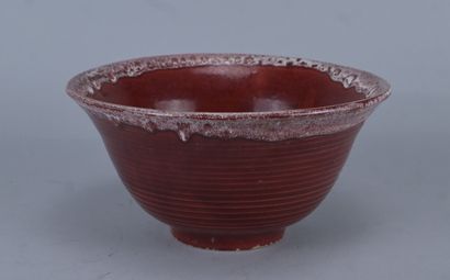 Grand bol en céramique émaillée rouge flambé,...