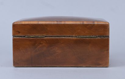 Coffret en marqueterie de bois noyer, style...