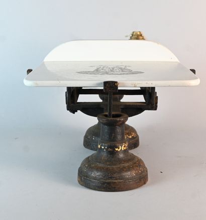 Balance de comptoir du XIXe siècle avec plateau...