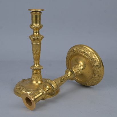 Paire de bougeoirs en bronze doré d’époque...