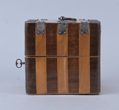 Coffret à parfum en placage de bois avec...