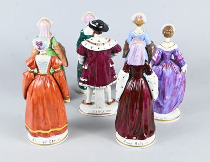 Suite de six personnages historiques en porcelaine...