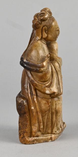 Statuette chinoise en pierre de savon représentant...