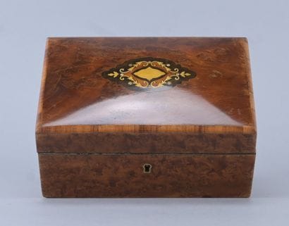 Coffret en marqueterie de bois noyer, style...