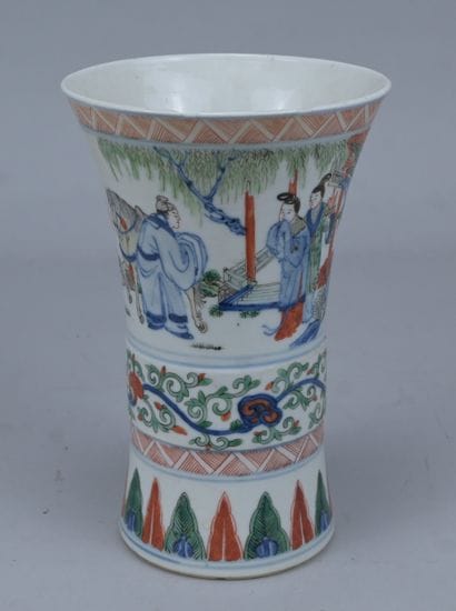 Vase en porcelaine de Chine de style Doucai,...