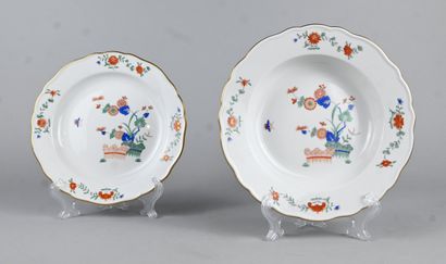 Paire d’assiettes creuses en porcelaine de...
