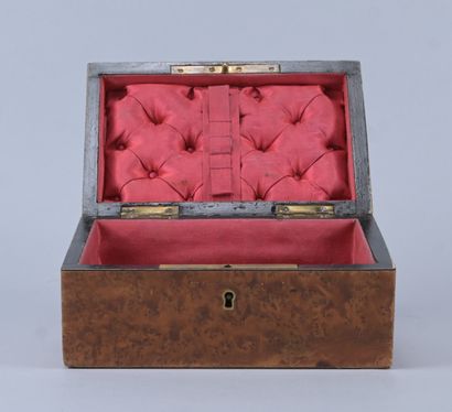 Coffret en marqueterie de bois noyer, style...