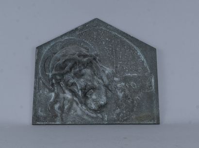 Plaque murale en bronze à décor du Christ,...